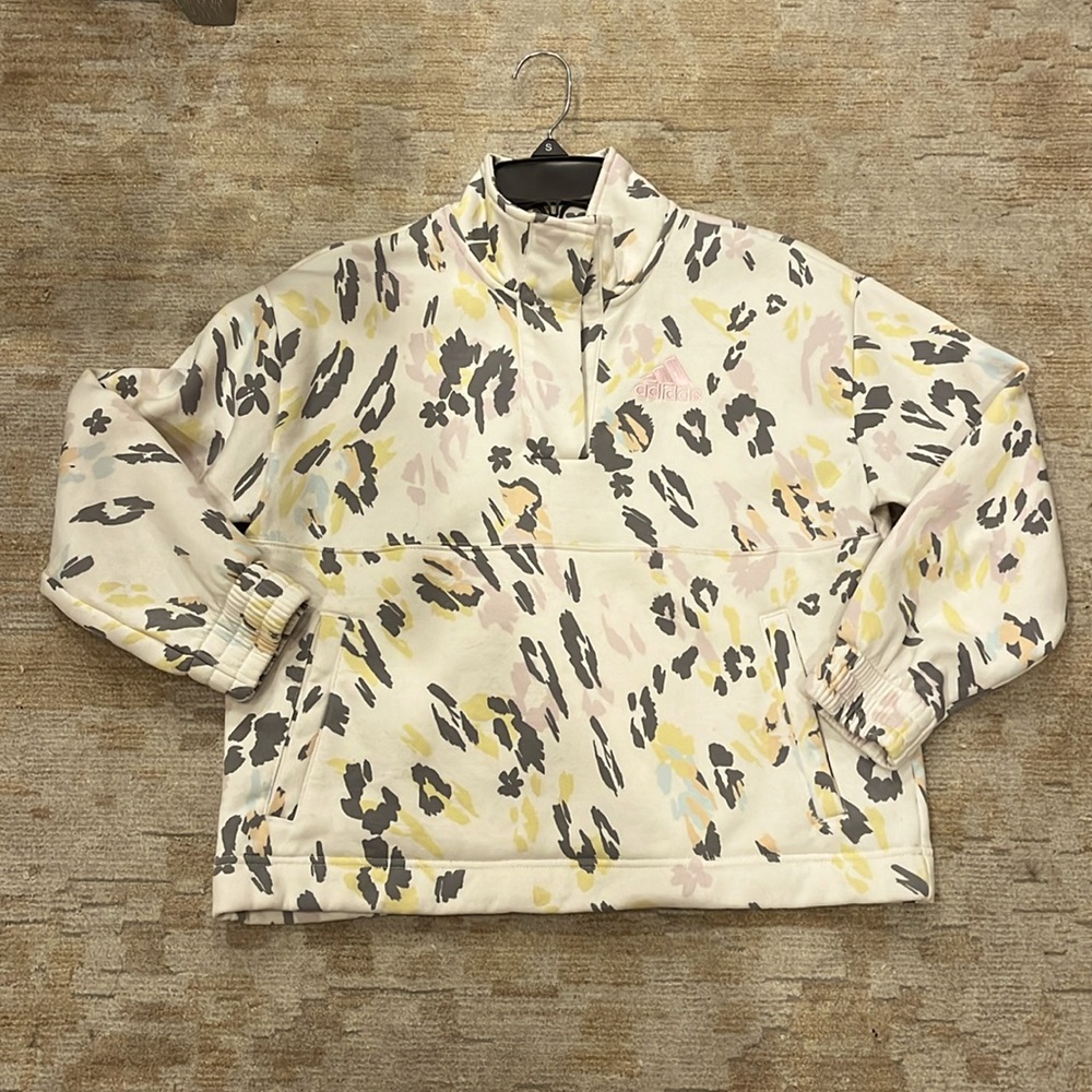 Like new Adidas mock neck fleece popover sweatshirt. All over print kids large